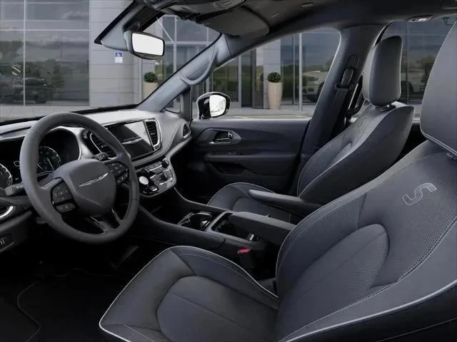 New 2026 Diamond Black Crystal Pearl-Coat Exterior Paint Chrysler Limited image 100