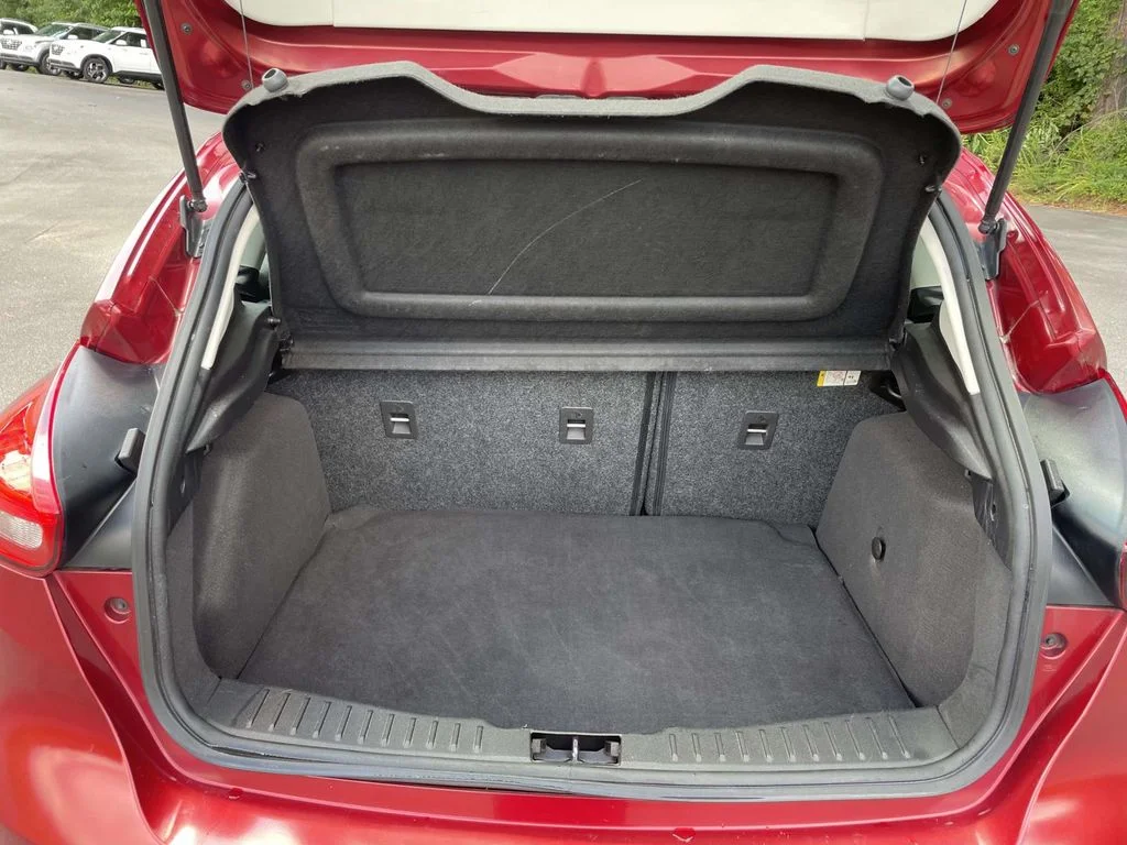 Used 2015 Red Ford SE image 9