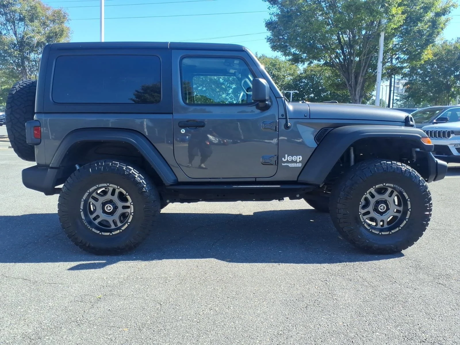 Used 2018 Granite Crystal Metallic Clearcoat Jeep Sport S image 10