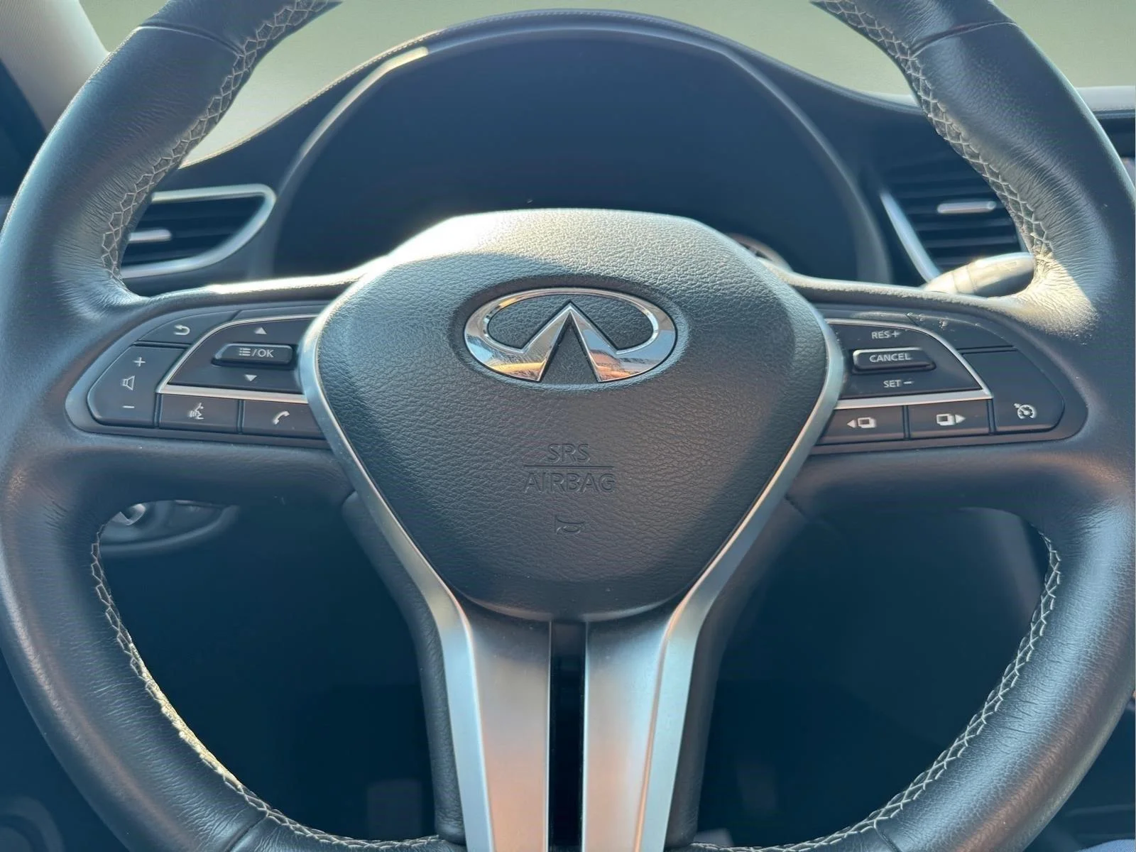 Used 2020 Majestic White INFINITI LUXE image 20