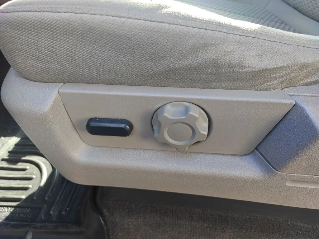 Used 2010 White Ford XLT image 8