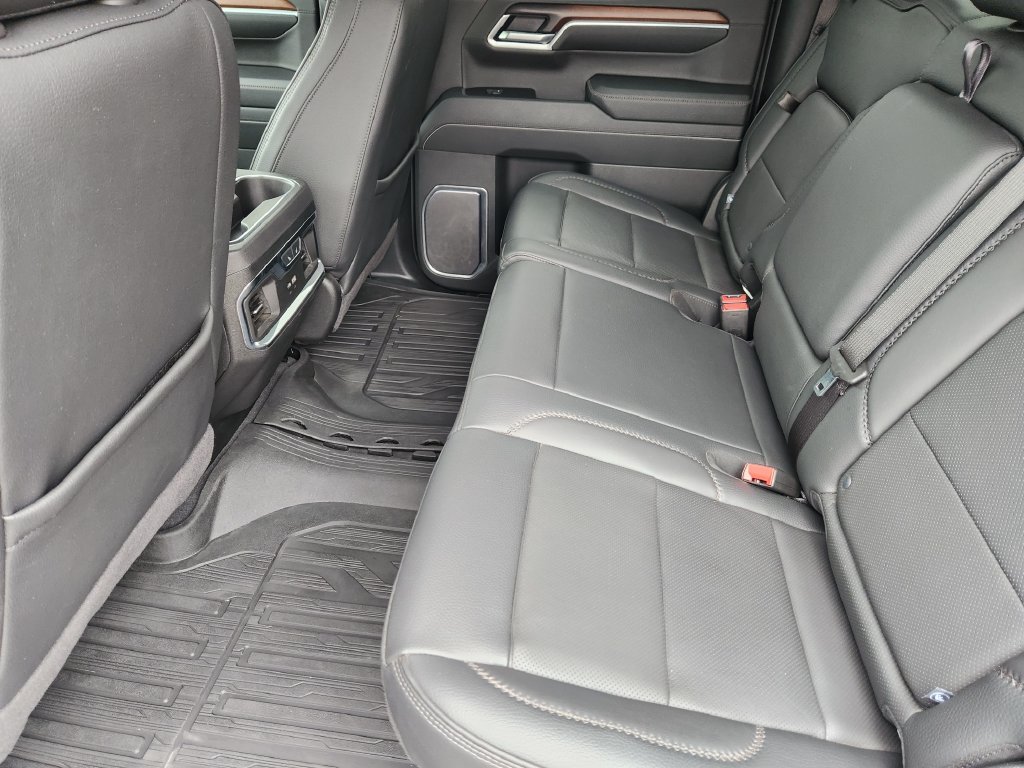 Used 2025 White GMC Denali image 30