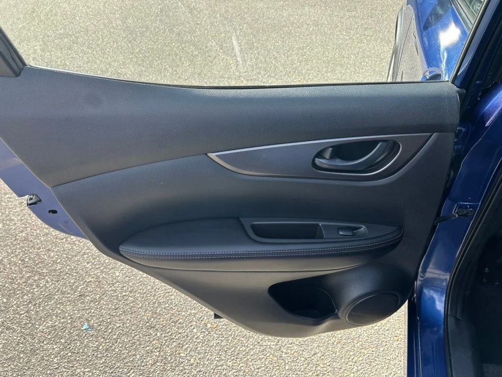 Used 2021 Blue Nissan S image 24