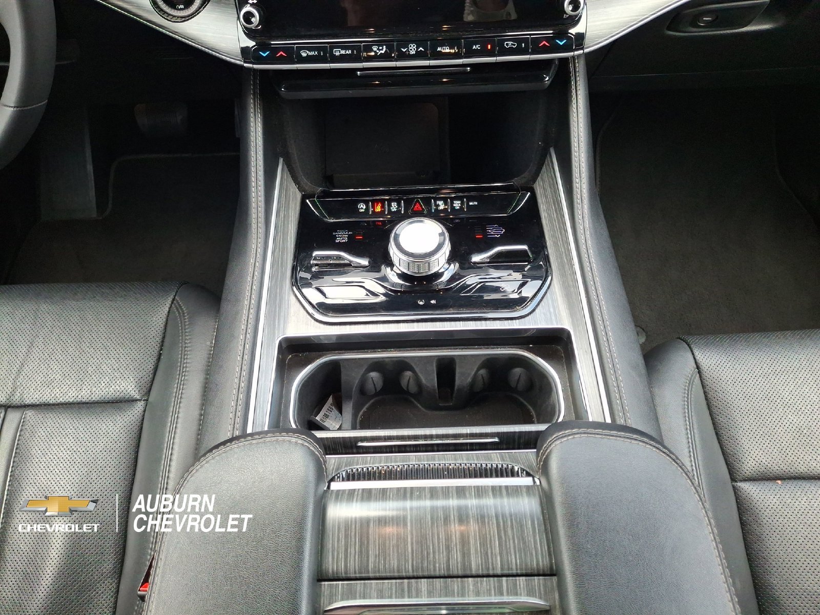 2024 Jeep Wagoneer L Series III - Photo 12