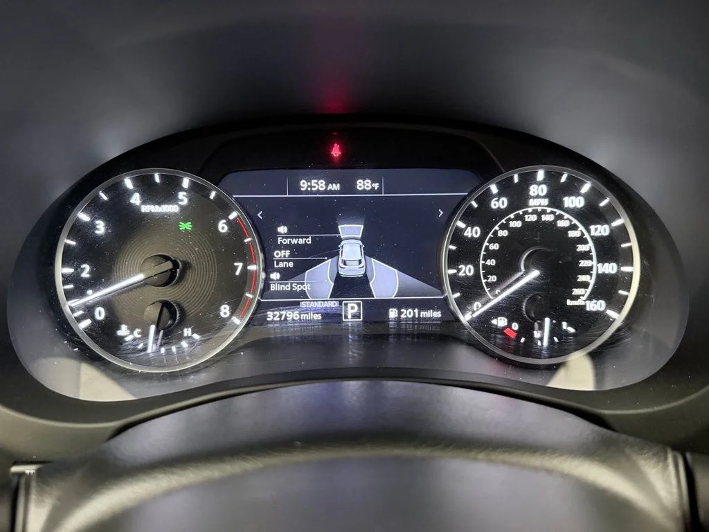 Used 2023 Gray INFINITI LUXE image 14