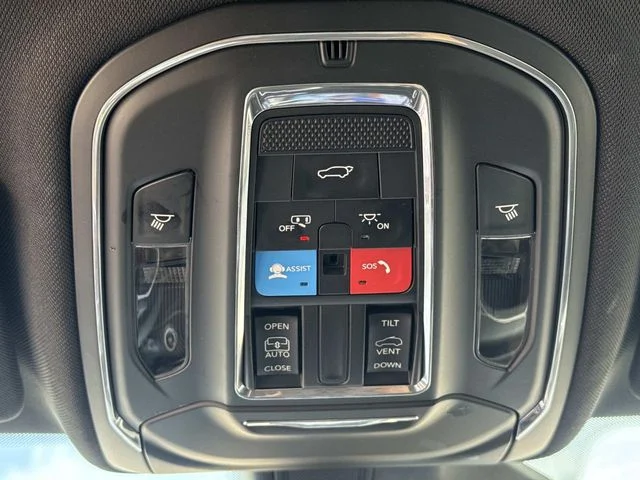 Used 2023 Black Jeep Altitude image 49