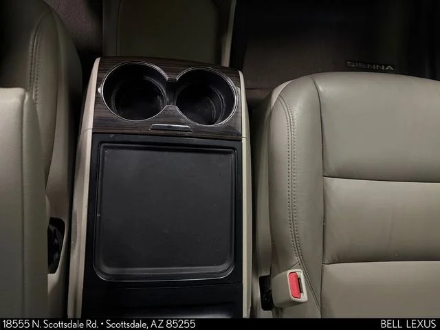 Used 2017  Toyota XLE image 14