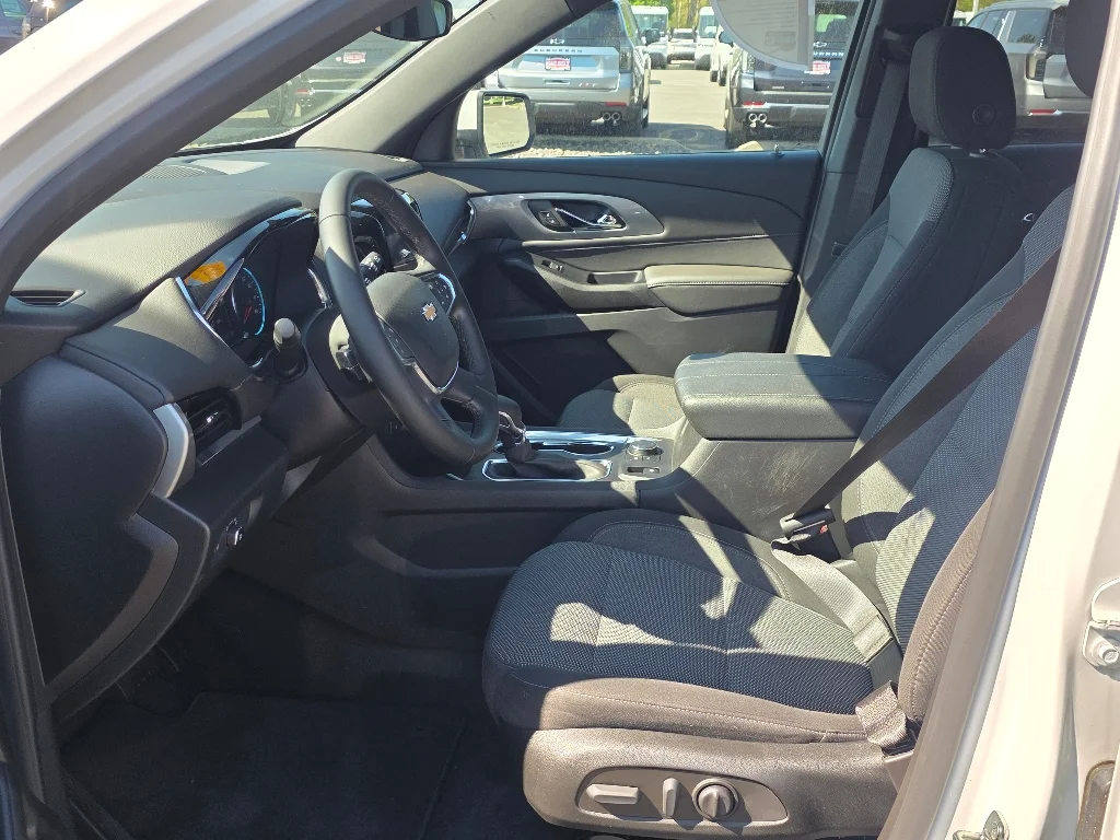 Used 2023 Summit White Chevrolet LT image 29