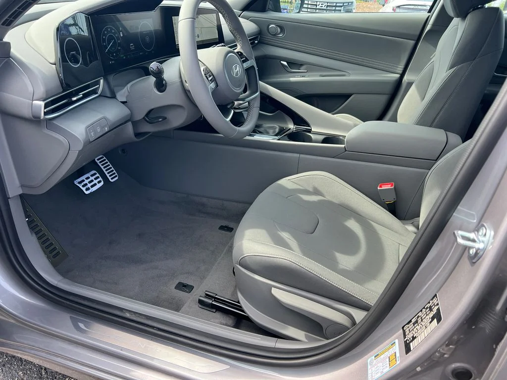 2025 Hyundai Elantra Blue - Photo 9
