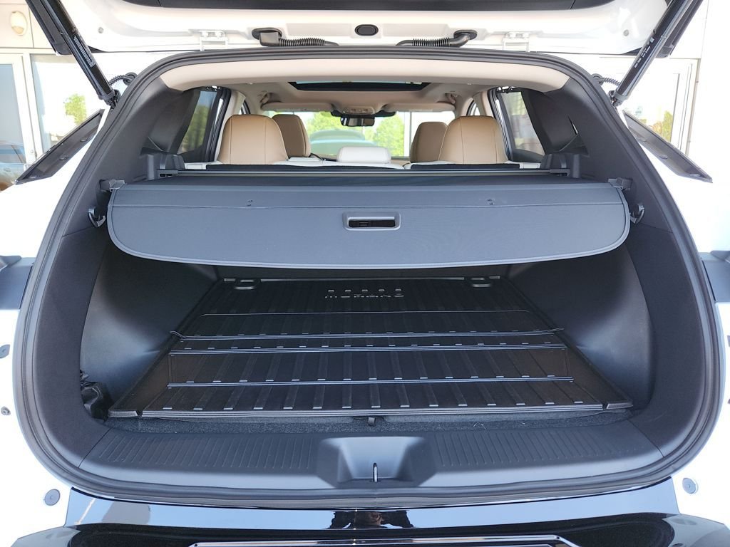 New 2026 Everest White Pearl TriCoat Nissan Platinum AWD image 9