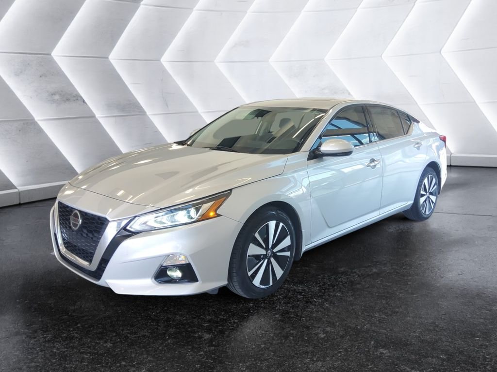 Used 2022 Silver Nissan 2.5 SL image 3