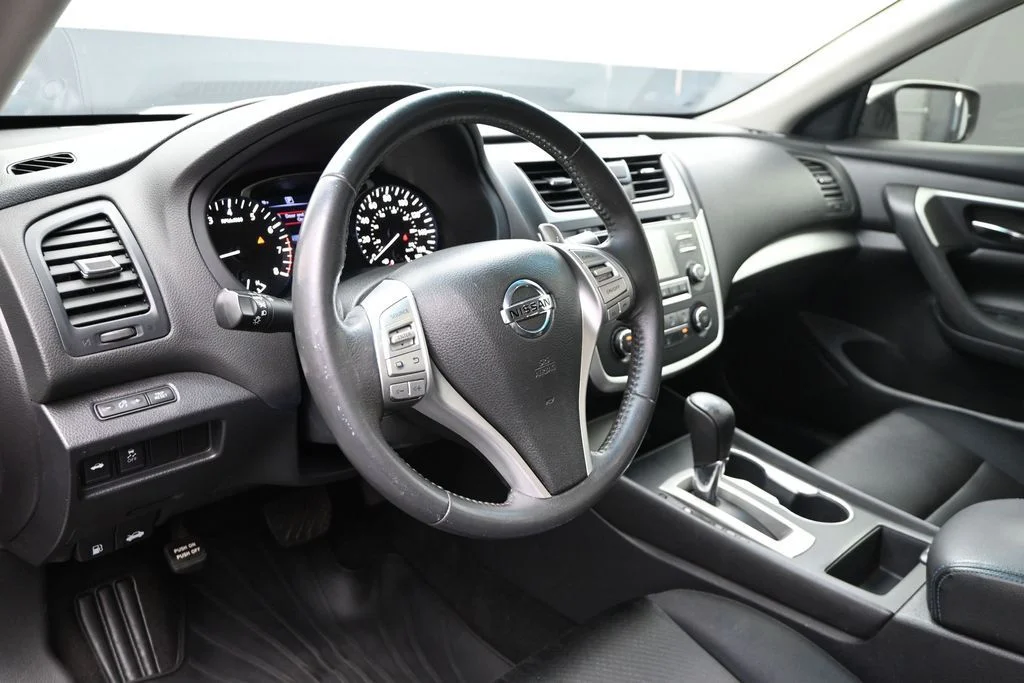 Used 2017 Gray Nissan 2.5 SR image 19