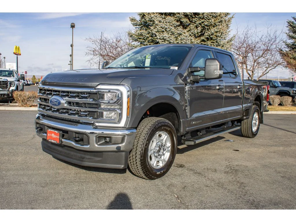 New 2026 Carbonized Gray Metallic Ford XLT image 4