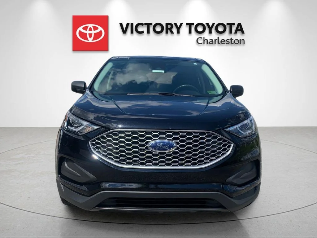Used 2023 Black Ford SE image 8