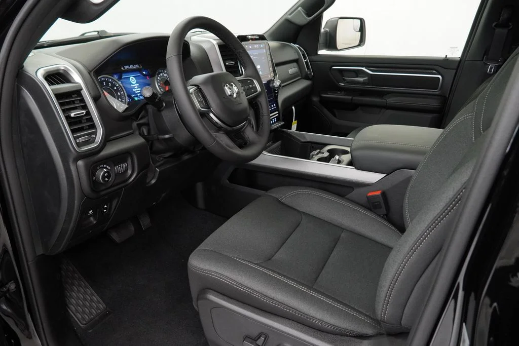 New 2026 Diamond Black Crystal Pearl-Coat Exterior Paint RAM Big Horn/Lone Star image 16