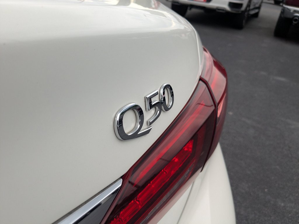 Used 2021 Pure White INFINITI 3.0t LUXE image 30
