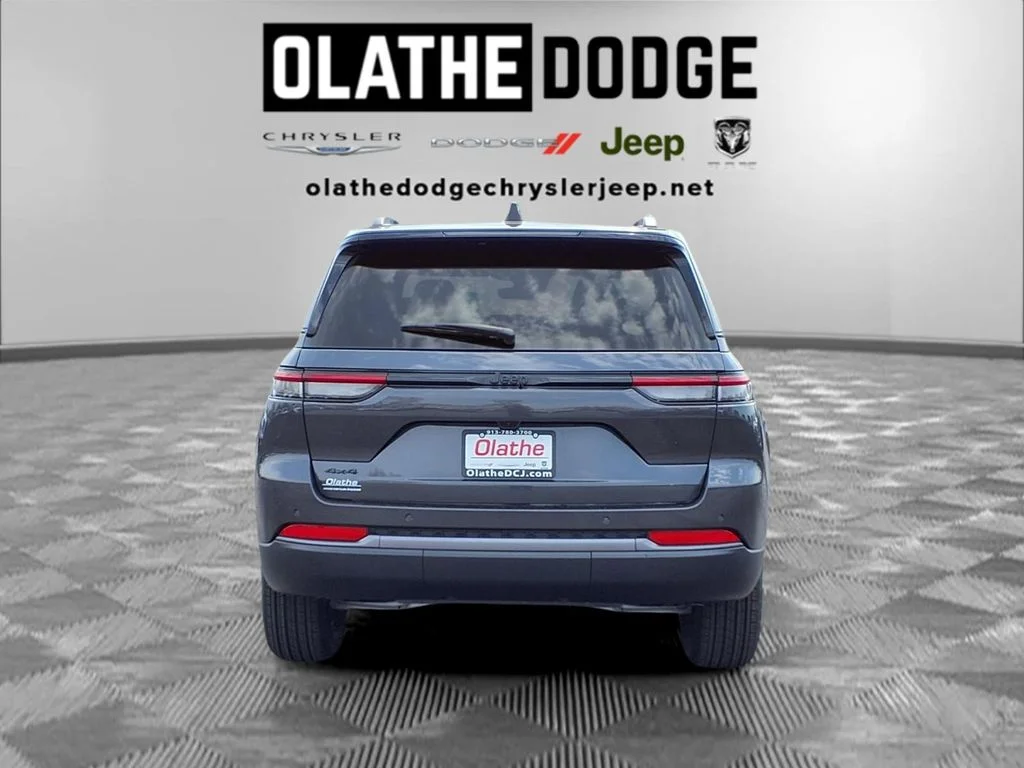 New 2026 Baltic Gray Metallic Clear-Coat Exterior Paint Jeep Altitude image 27
