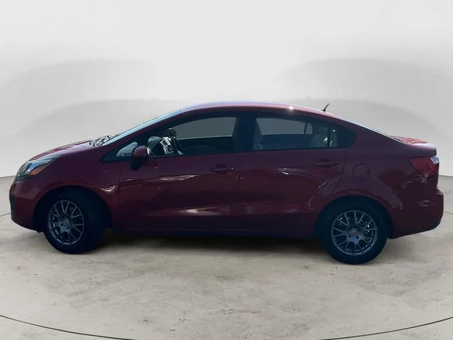 Used 2013 Red Kia LX image 8
