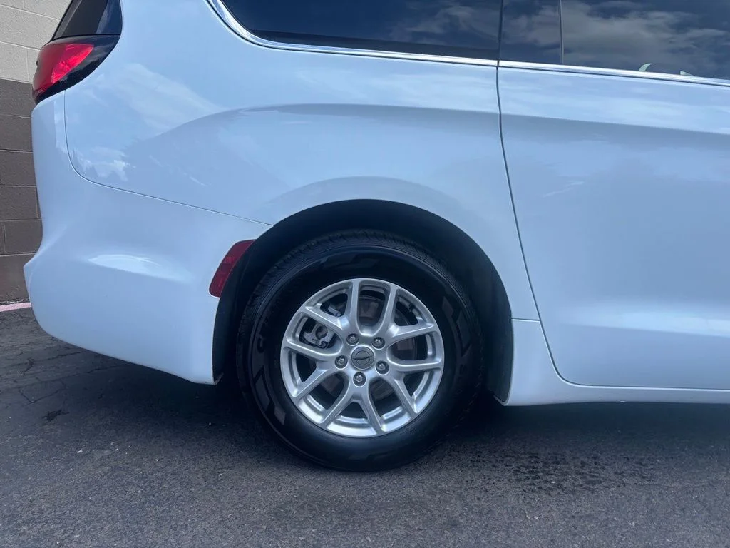 Used 2023 Bright White Clearcoat Chrysler Touring L image 4
