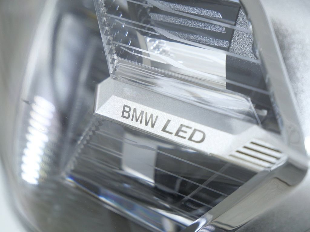 Used 2024 White BMW xDrive30i image 5