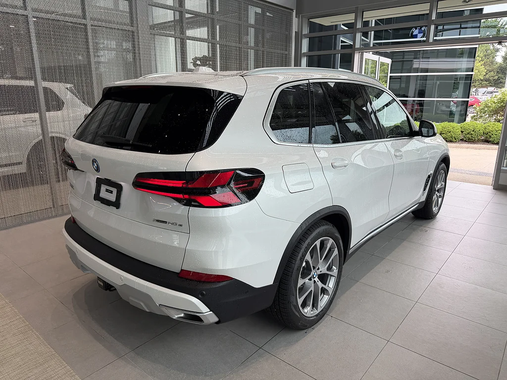 New 2026 Mineral White Metallic BMW xDrive50e image 6
