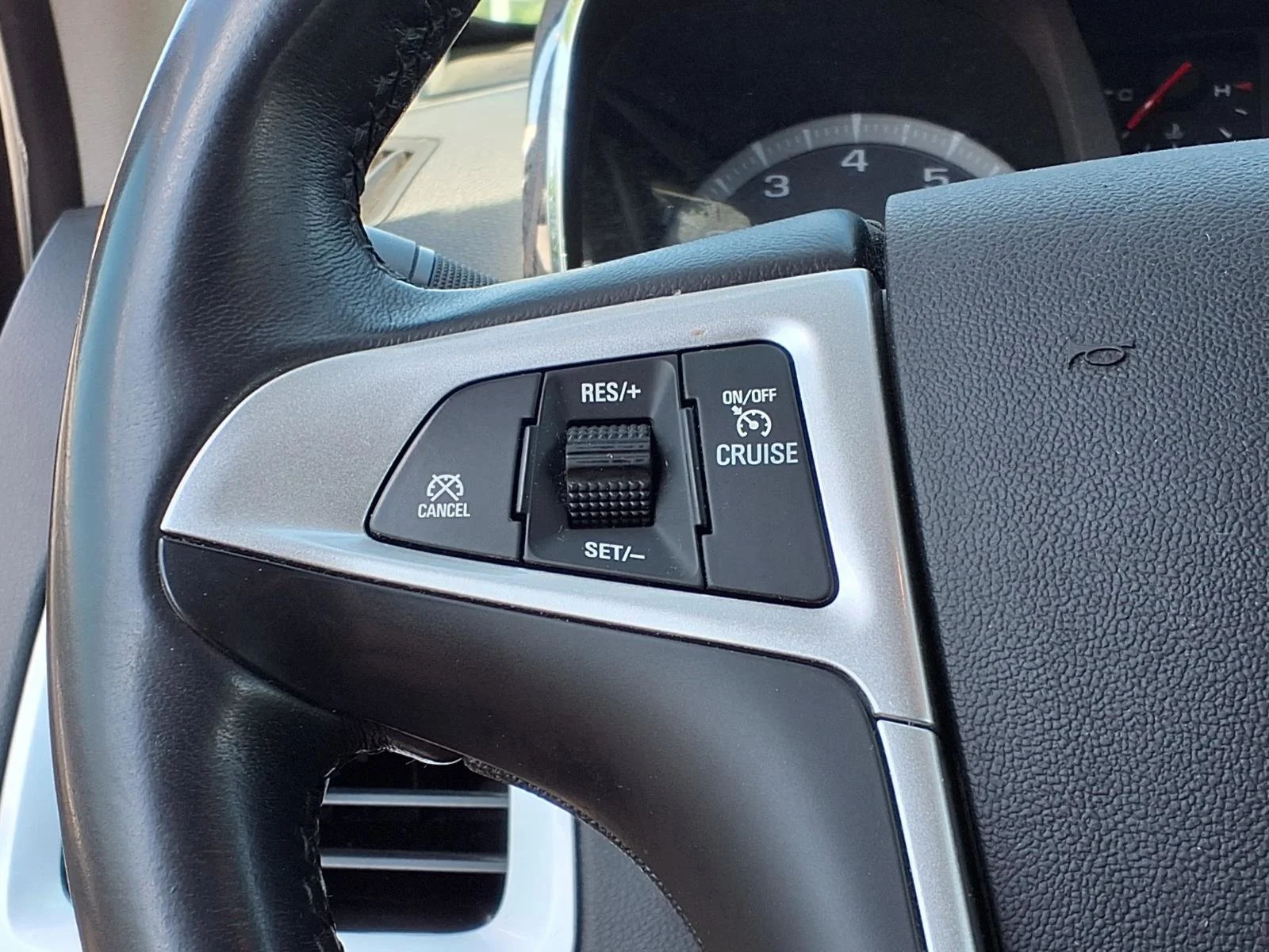 Used 2015 Iridium Metallic GMC SLT image 18