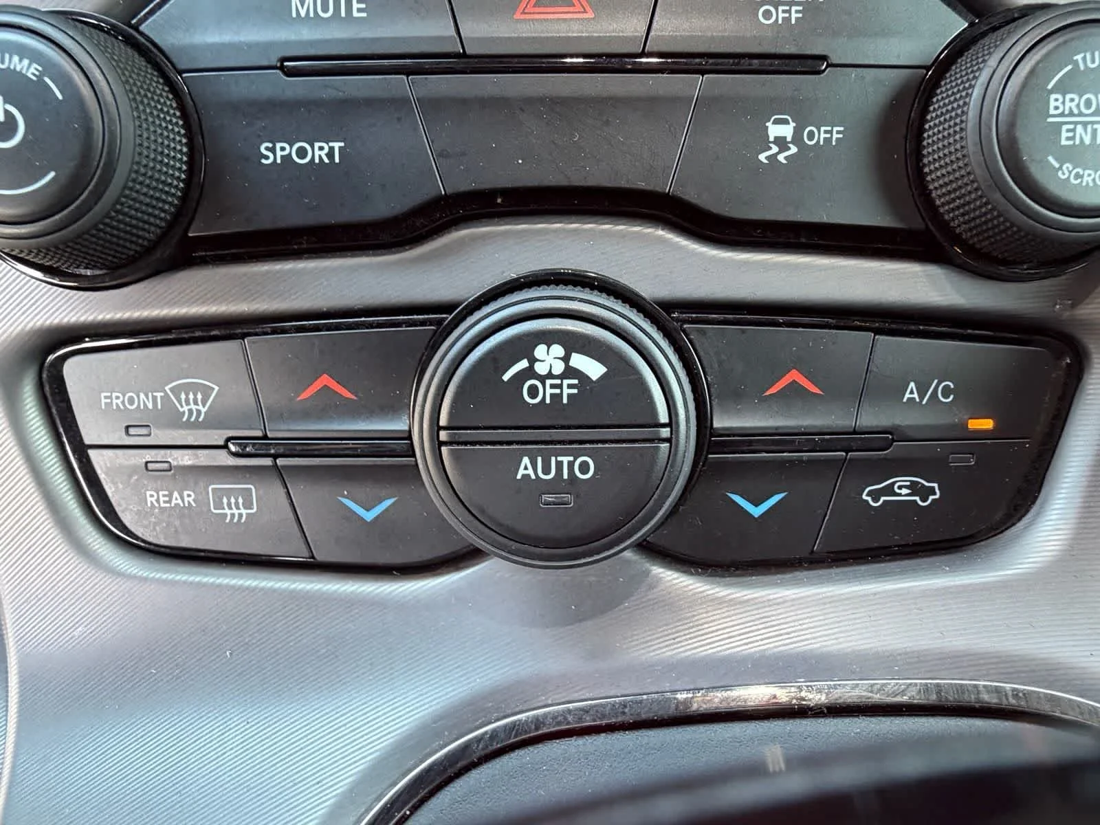 2019 Dodge Challenger SXT - Photo 22