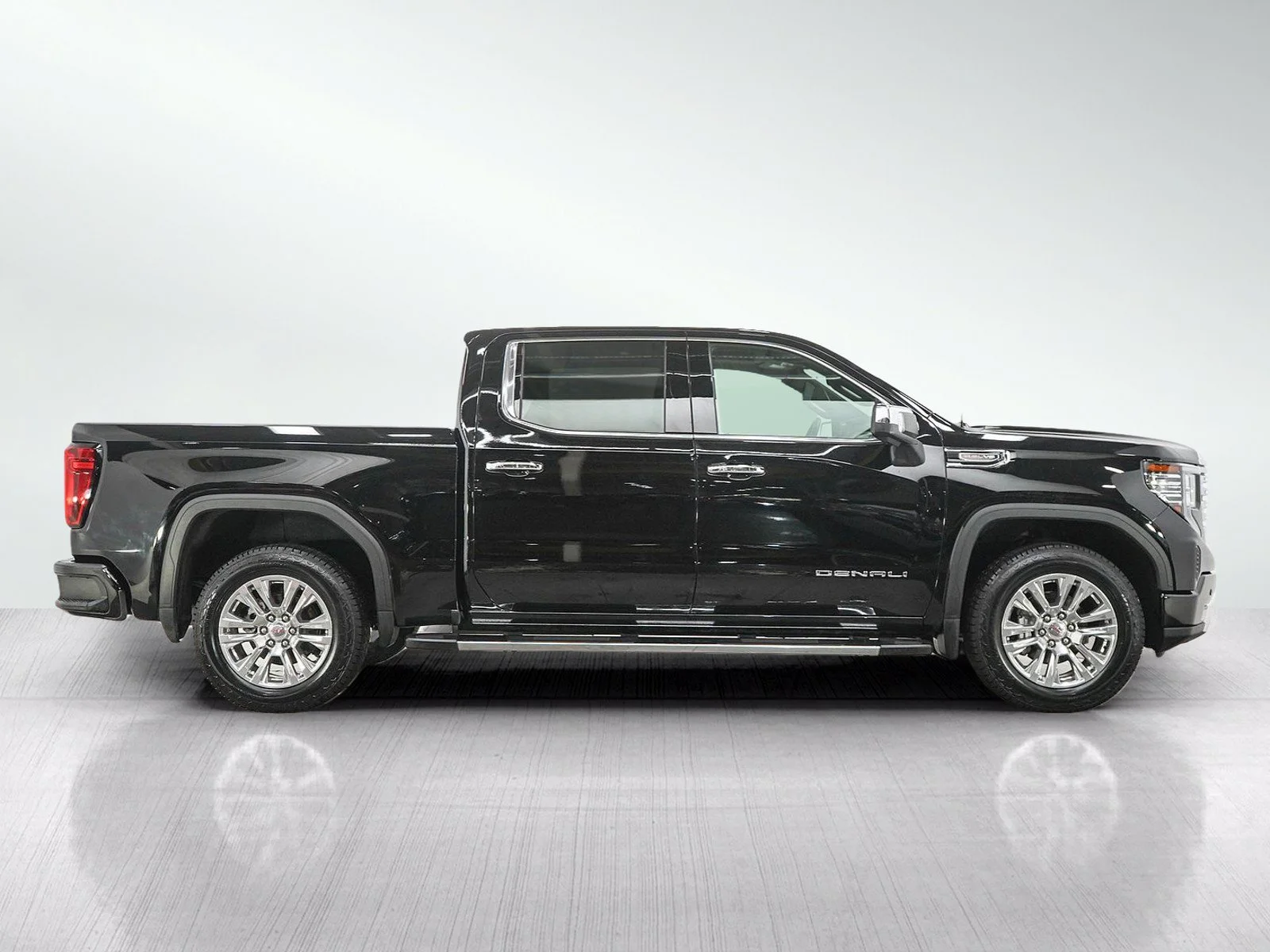 Used 2023 ONYX BLACK GMC Denali image 6