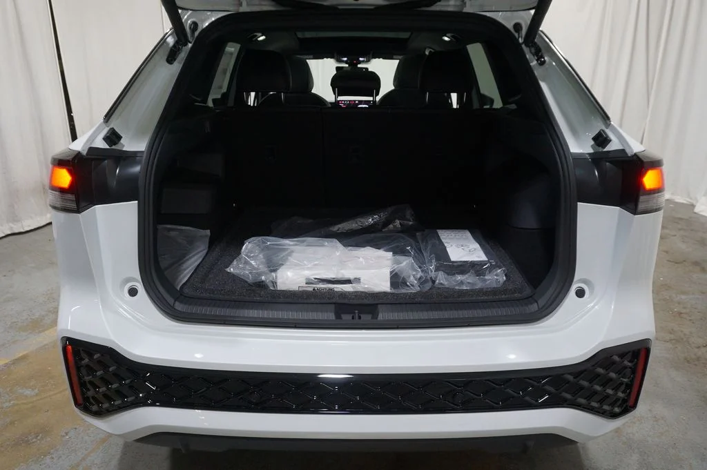 New 2026  Volkswagen SE R-Line Black image 27
