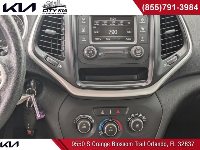 Used 2018 Black Jeep Latitude image 18