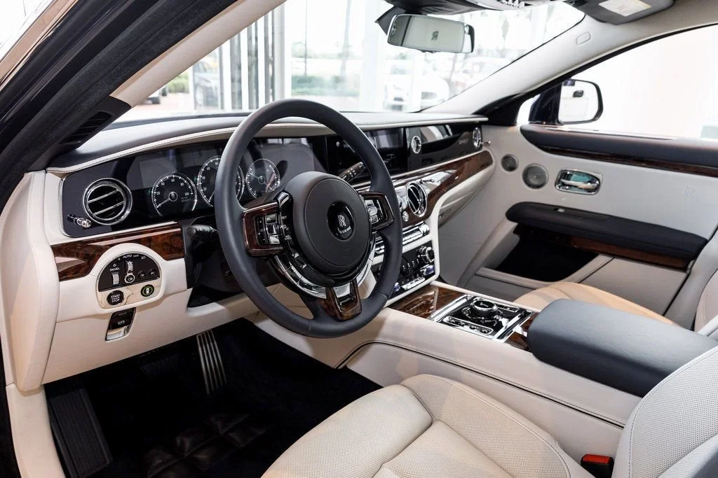 Used 2021 Midnight Sapphire Rolls-Royce  image 26