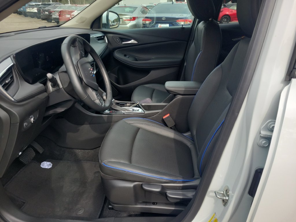 Used 2025 White Buick Sport Touring image 16