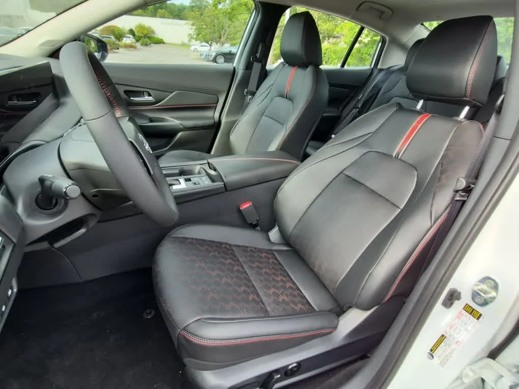 New 2027 Aspen White Tricoat/Super Black Nissan SR image 10