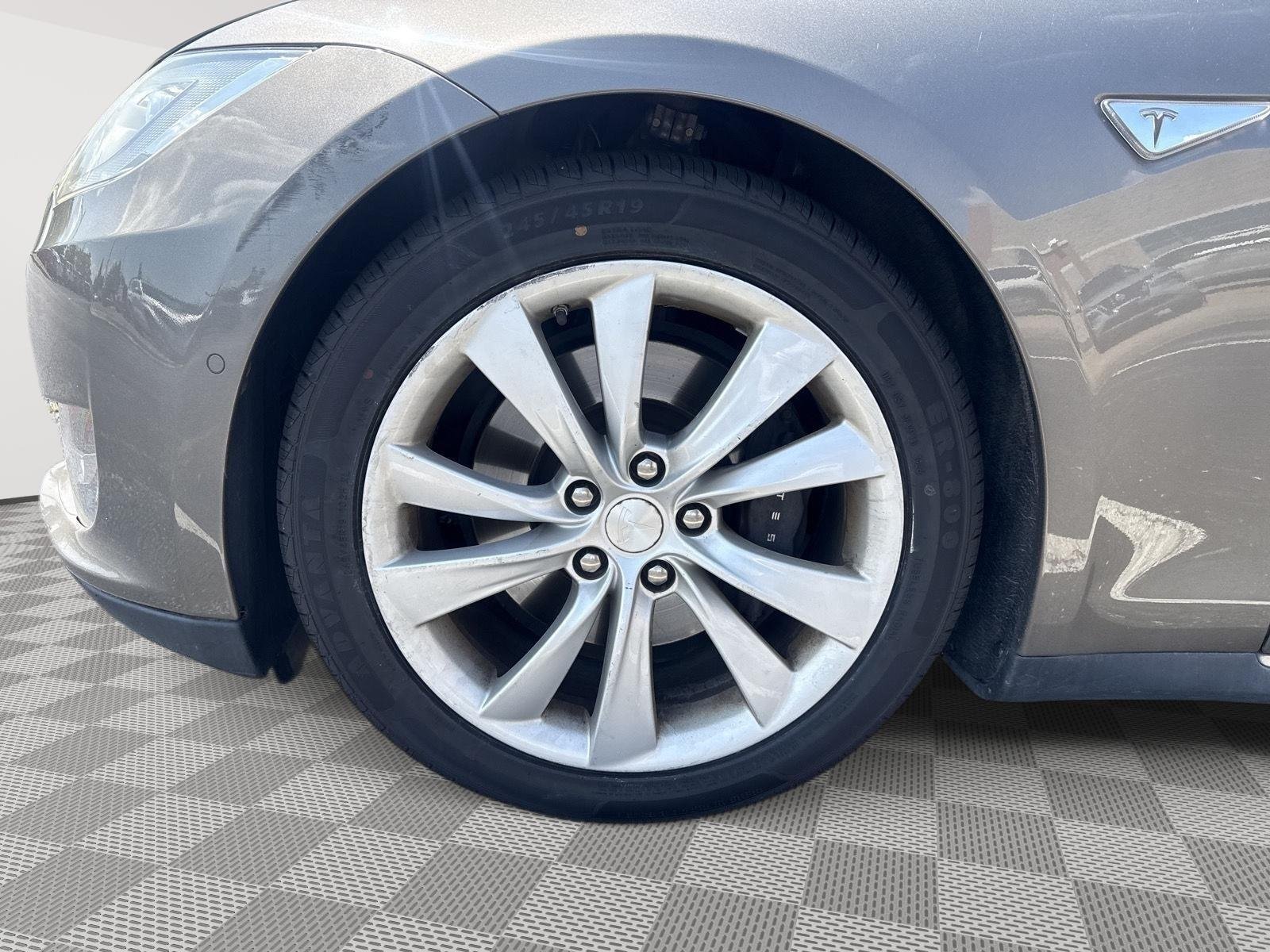 Used 2016 Titanium Metallic Tesla 90D image 8