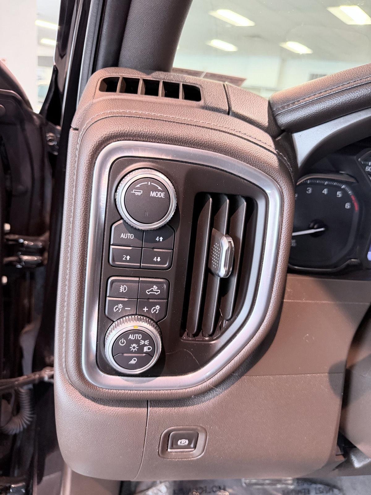 Used 2021 ONYX BLACK GMC SLT image 39
