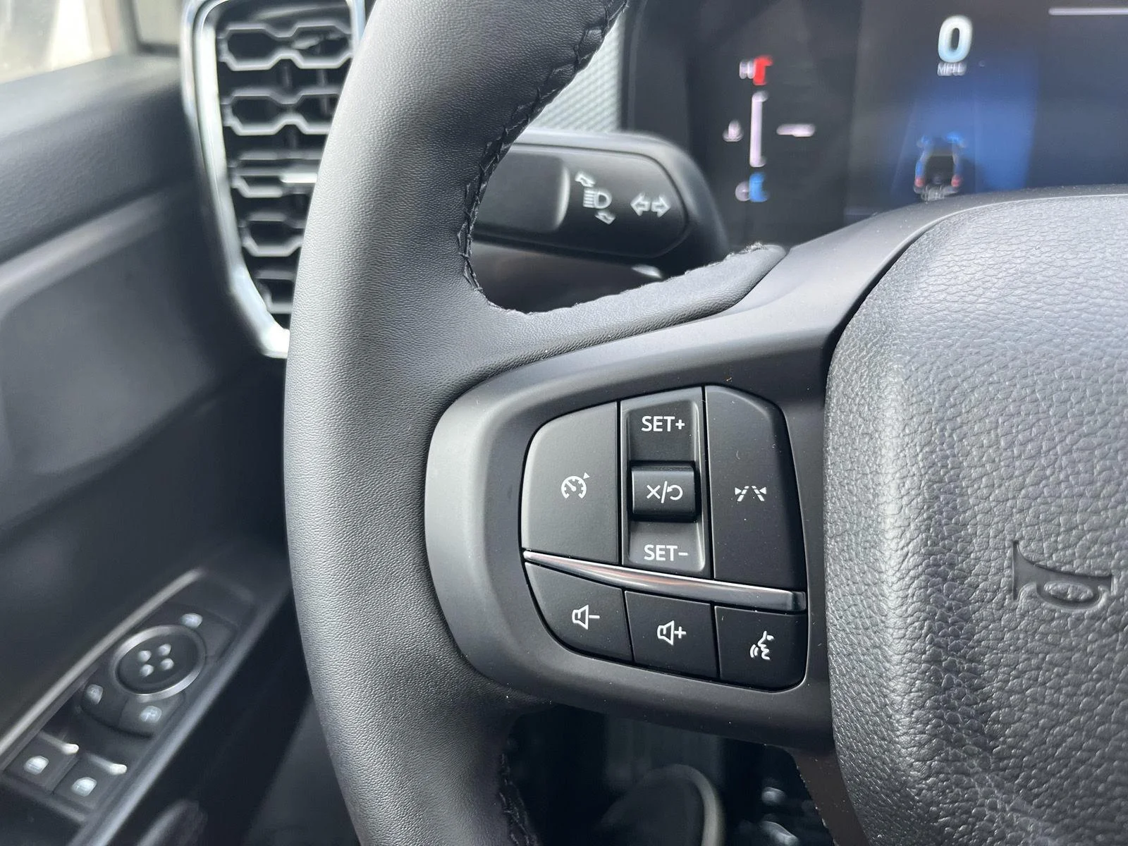 New 2026 Oxford White Ford XLT image 16