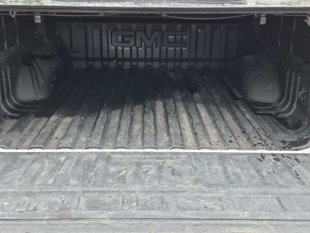 Used 2022 White GMC AT4 w/Leather image 8