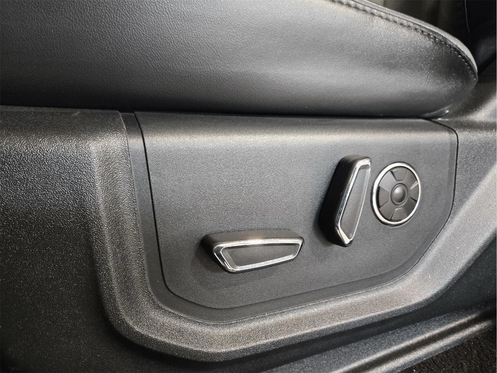 Used 2019 Agate Black Ford Platinum image 20