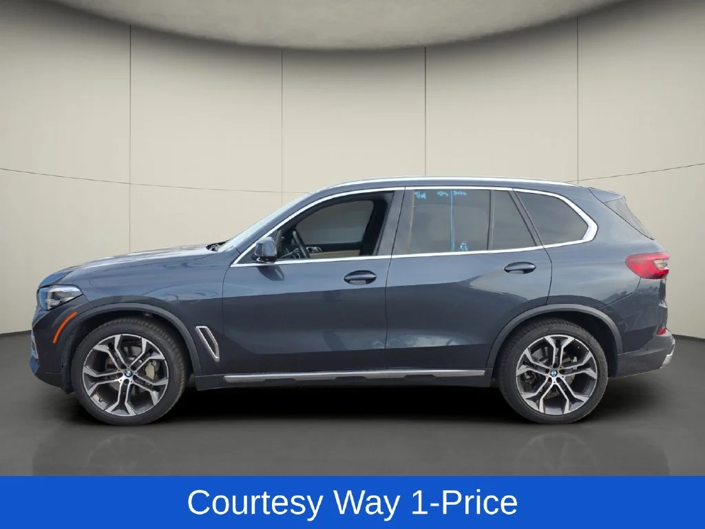 Used 2022 Gray BMW sDrive40i image 5