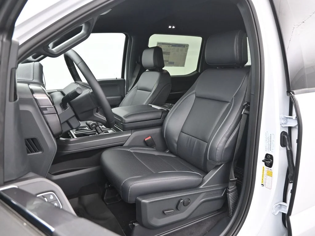New 2026 Oxford White Ford Lariat image 8