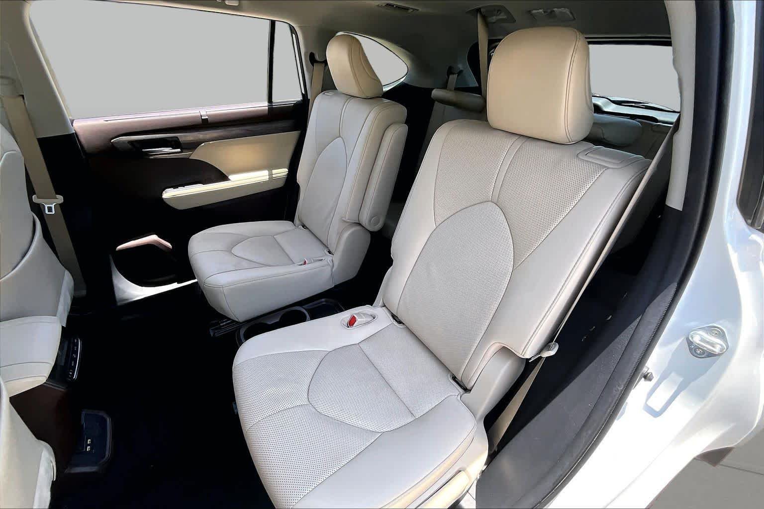 Used 2021 Blizzard Pearl Toyota Limited image 19