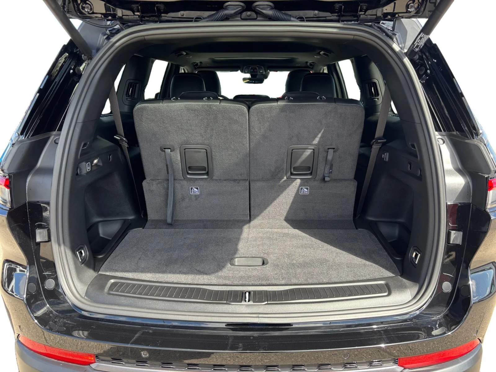 New 2026 Diamond Black Crystal Pearl Jeep Altitude image 19