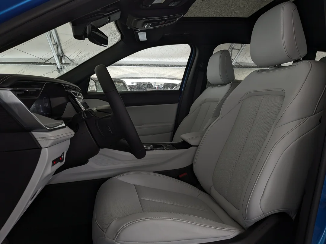 New 2026 Blue Jeep Limited - - 4x4 - Hybrid - Tech Group - Panoramic Sunroof - Trailer Tow - Remote Start & More! image 15