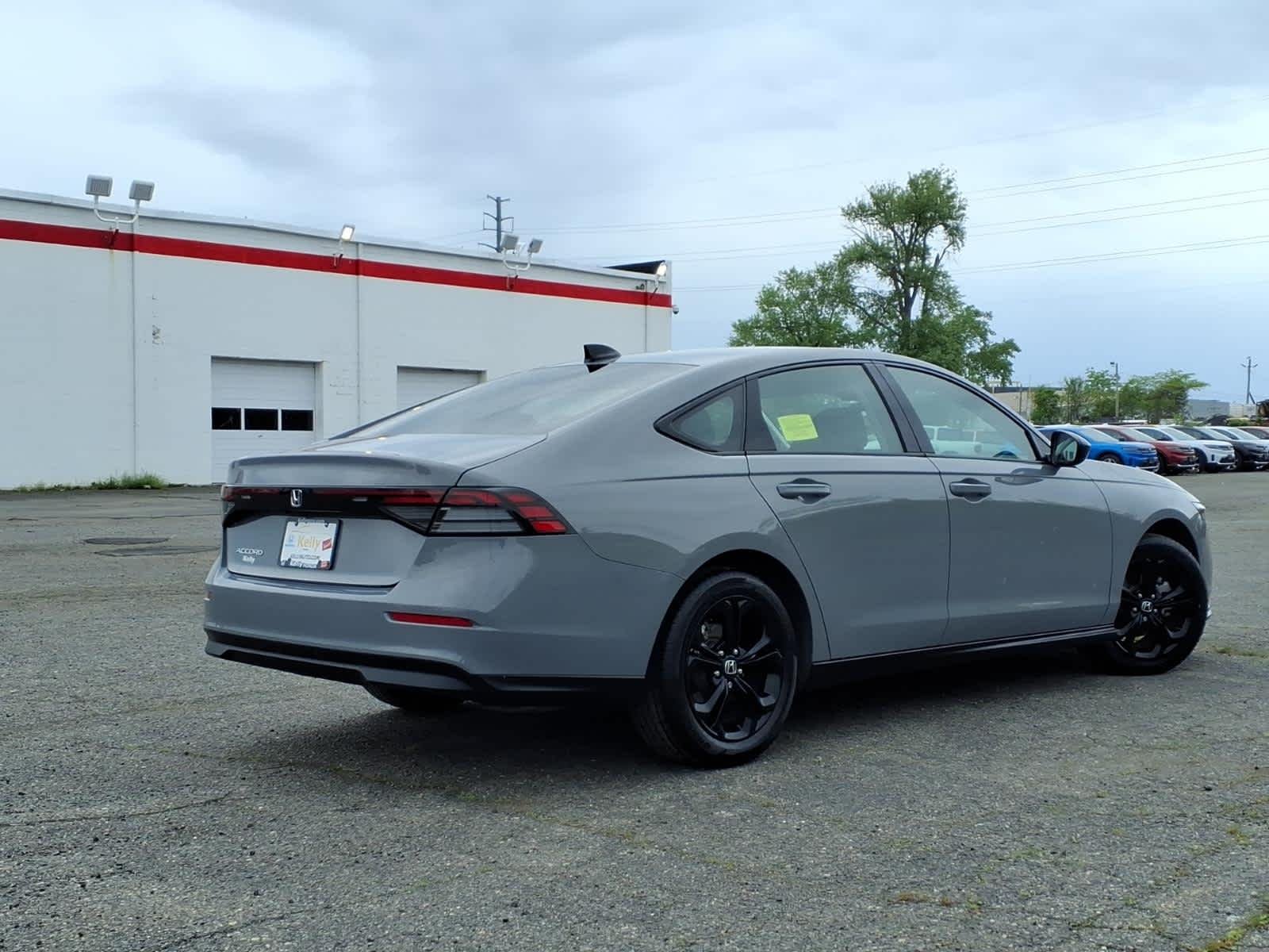 Certified Used 2025 Urban Gray Pearl Honda SE image 5