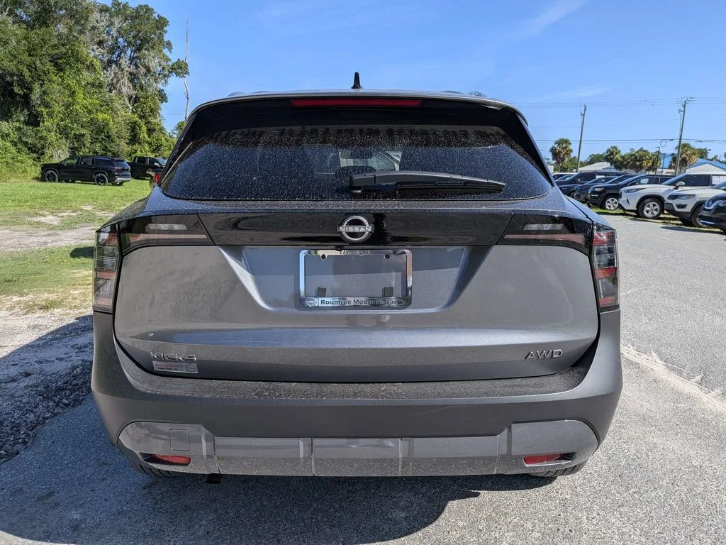 New 2027 Gray Nissan SV image 4