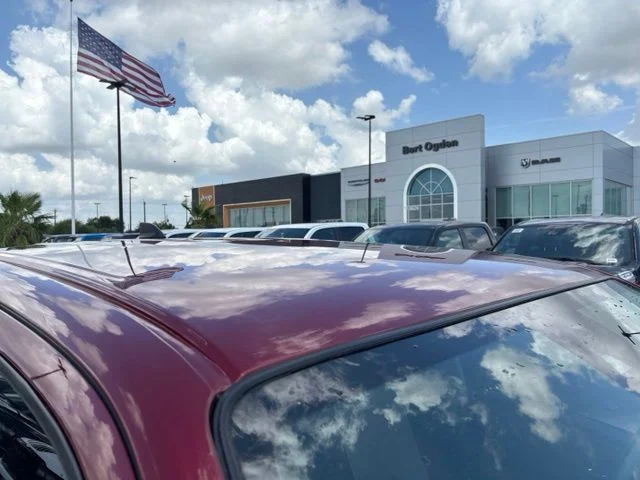Used 2022 Red Nissan SV image 7