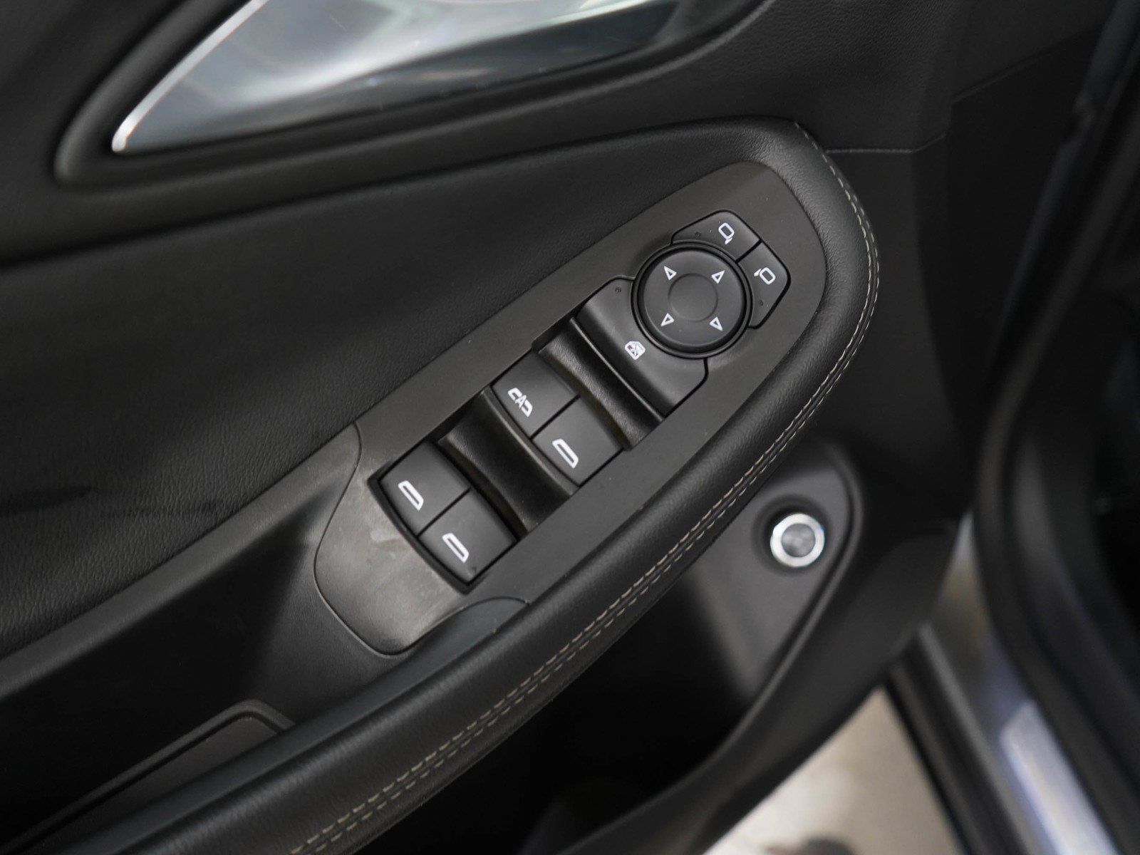 Used 2020 Satin Steel Metallic Buick AWD 4dr Essence image 20