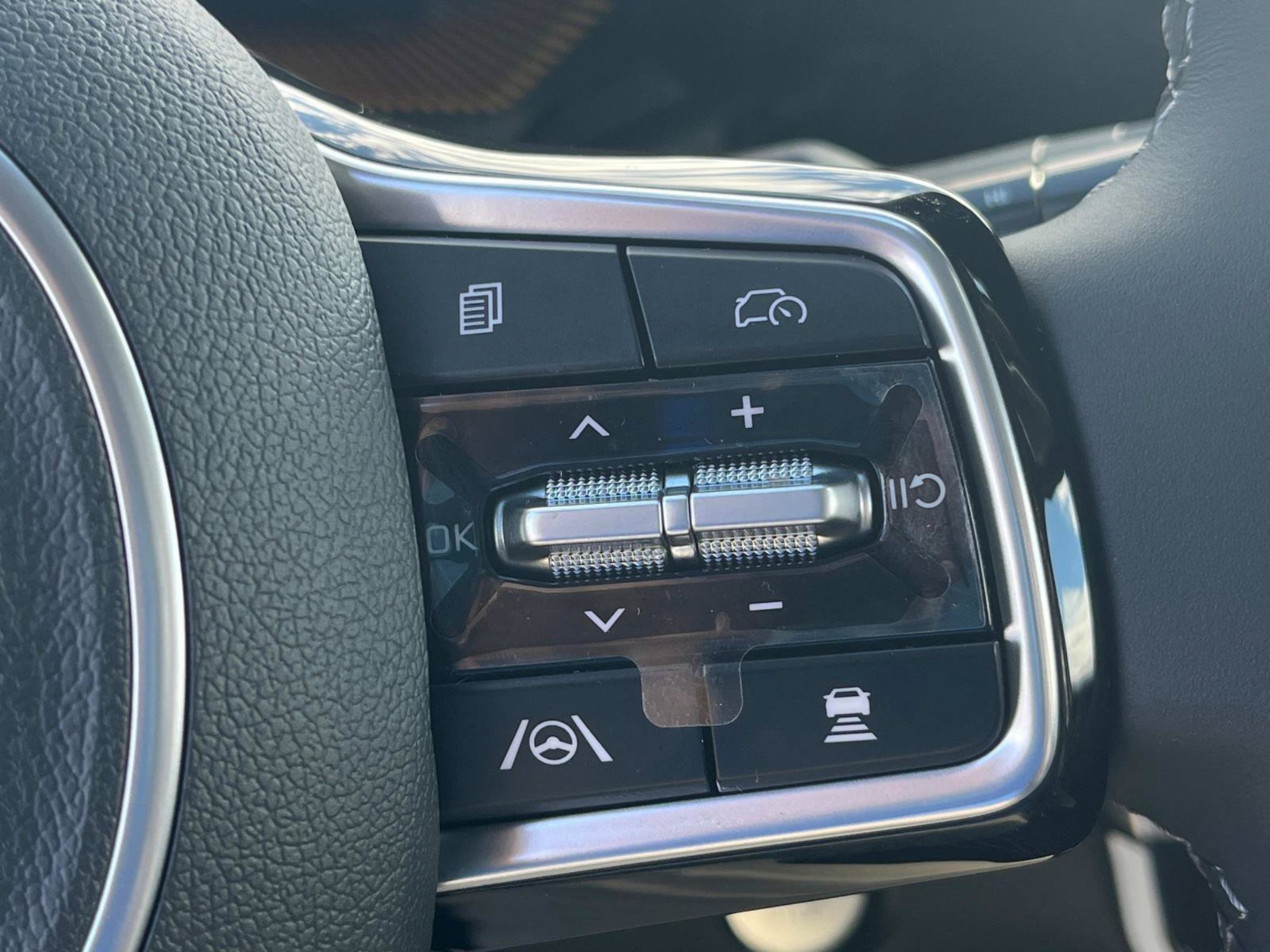 2025 Kia Sorento S - Photo 23