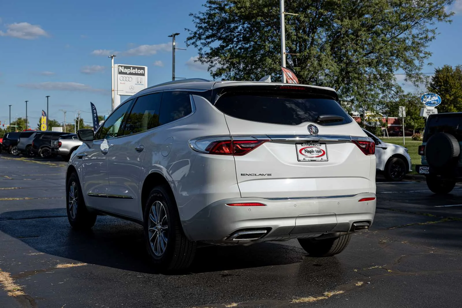 Used 2024 White Frost Tricoat Buick Essence image 6
