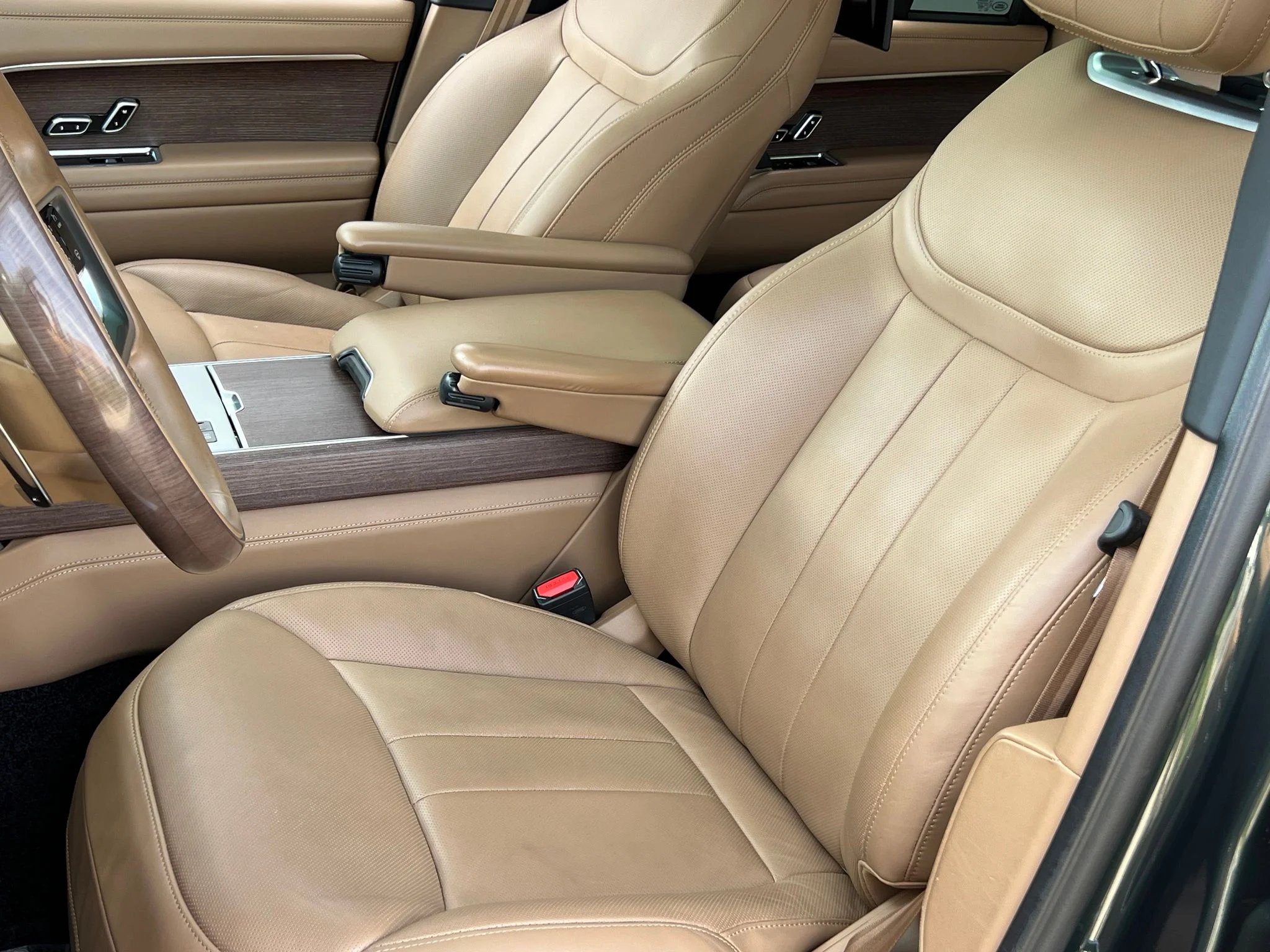 Used 2025  Land Rover Autobiography image 5